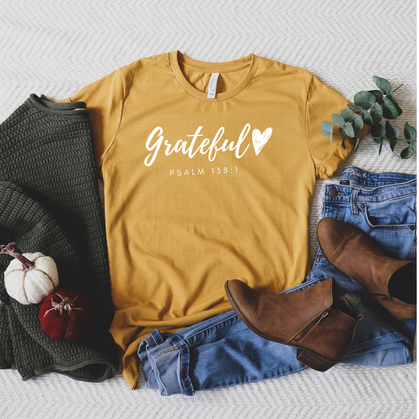 Grateful Heart” Christian t-shirt in fall colors (mustard, mauve, heather brown, burgundy, and black) featuring Psalm 138:1 design, ideal for faith-based fall fashion