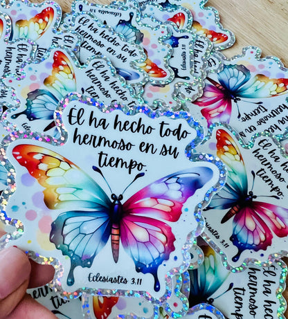 Pegatina impermeable Todo lo Ha Hecho Hermoso con mariposas vibrantes.
